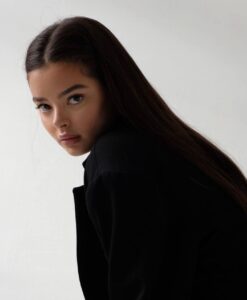 Элитная девушка Любовь Drive Models